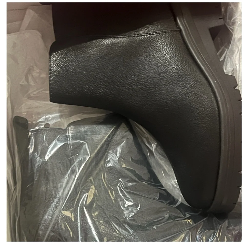 KELLY & KATIE • 
Tatum Bootie Black - Picture 4 of 6